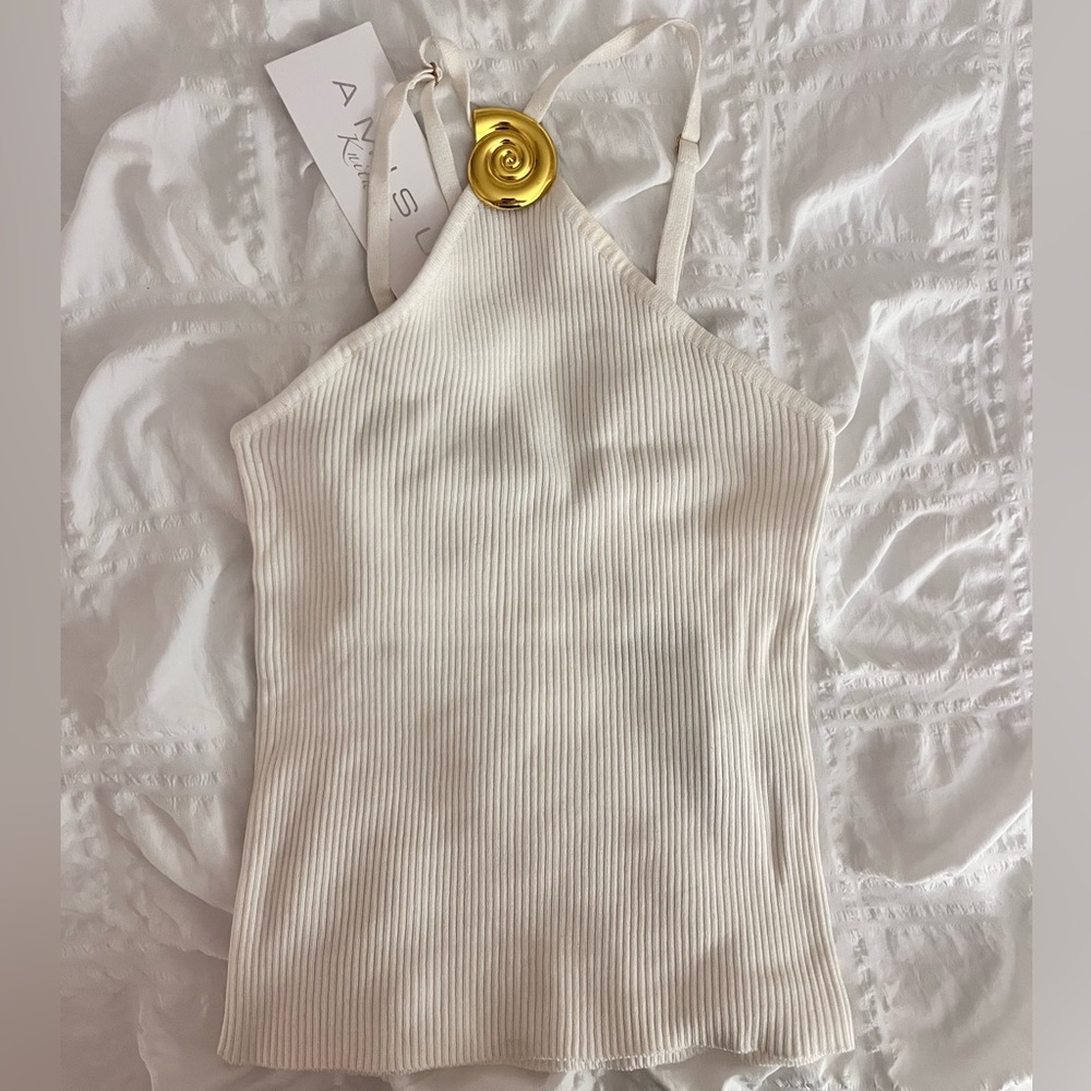 Amisu cream ribbed camisole with golden seashell